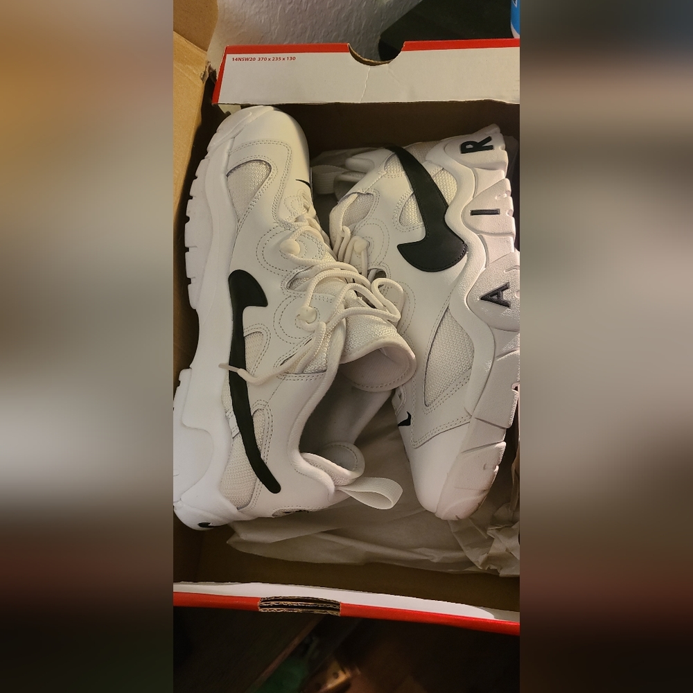 Nike barrage